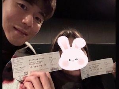 기성용 아내 한혜진 연극 관람 인증해 화제